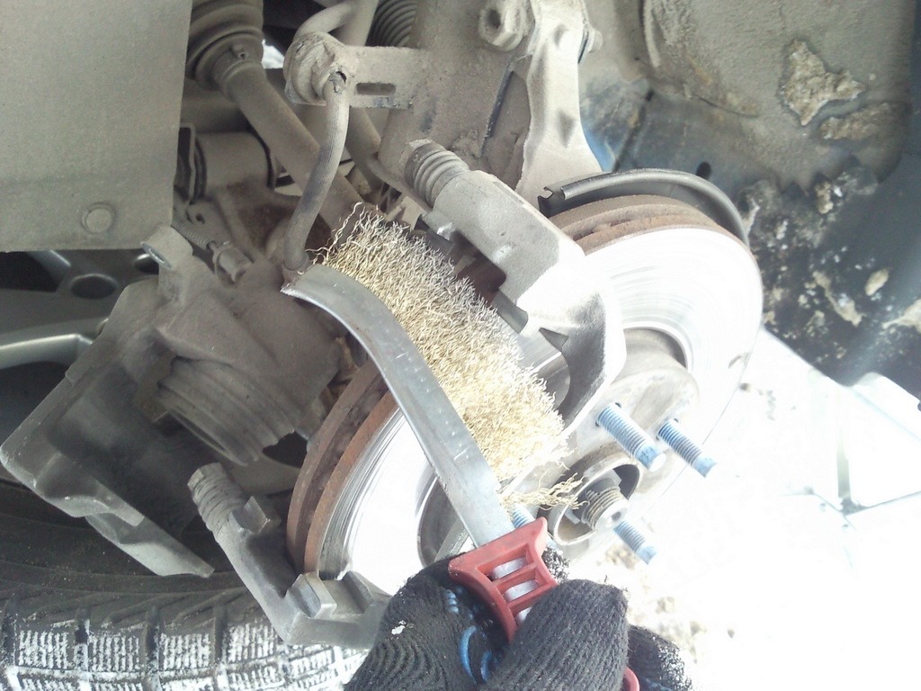 Замена передних тормозных колодок (для применения на моделе Chevrolet Cruze J300)